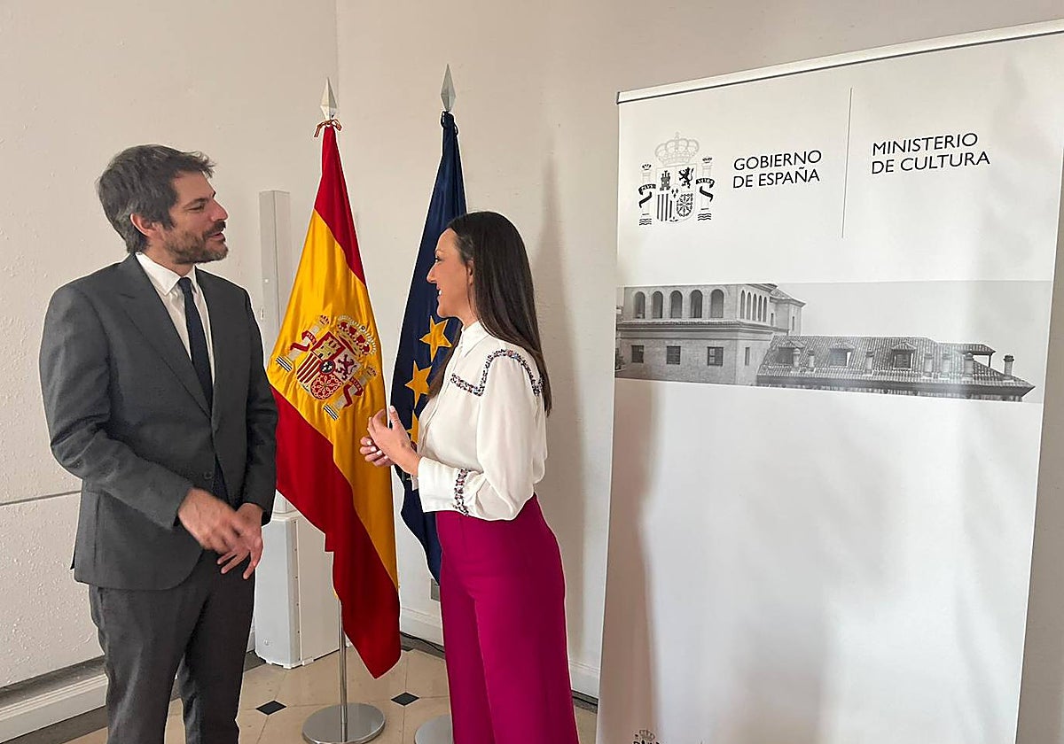 El ministro Ernest Urtasun, junto a la consejera de Cultura, Carmen Conesa.