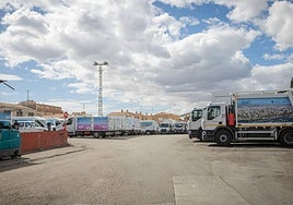 Camiones de la basura en Torrevieja en una imagen de archivo.
