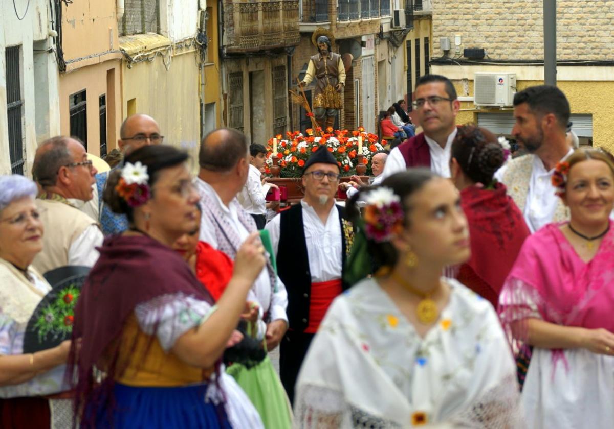 Procesión de San Isidro Labrador, por las calles de Abarán, acompañado por los huertanos.