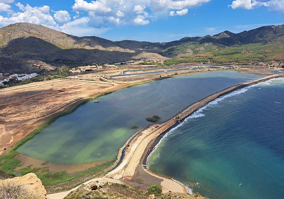 La bahía, en su estado actual desde el Cabezo La Galera.