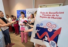 Presentación de una guía con los beneficios fiscales de la Región de Murcia.