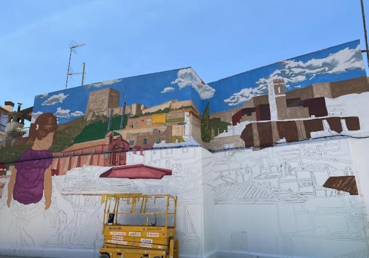 Mural artístico en ejecución en el barrio de San Pedro.