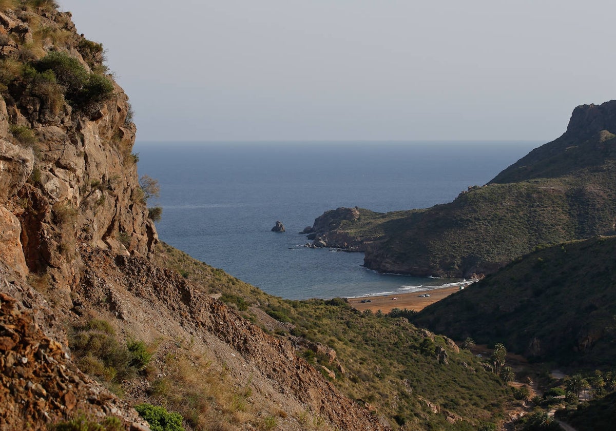 Vista de la cala de El Gorguel, desde la Sierra de la Fausilla, en Cartagena.