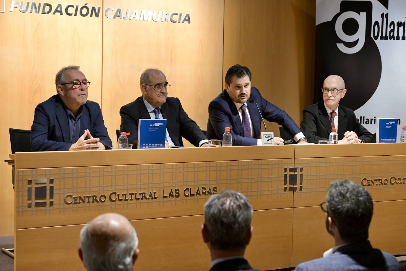 Familiares, excompañeros de la política y amigos arropan a Juan Ramón Calero en Las Claras