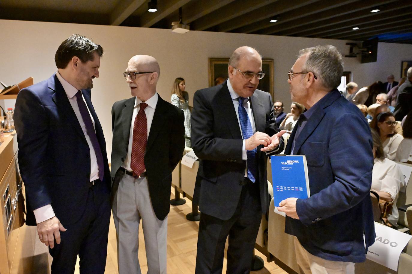 Familiares, excompañeros de la política y amigos arropan a Juan Ramón Calero en Las Claras