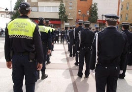 Agentes municipales, en una acto en la plaza del Ayuntamiento.