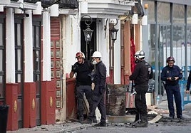 Policía cientifíca y forense entran en las discotecas afectadas para recabar información, en una imagen de archivo.