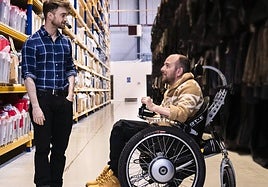 David Holmes junto al actor protagonista de Harry Potter, Daniel Radcliffe.