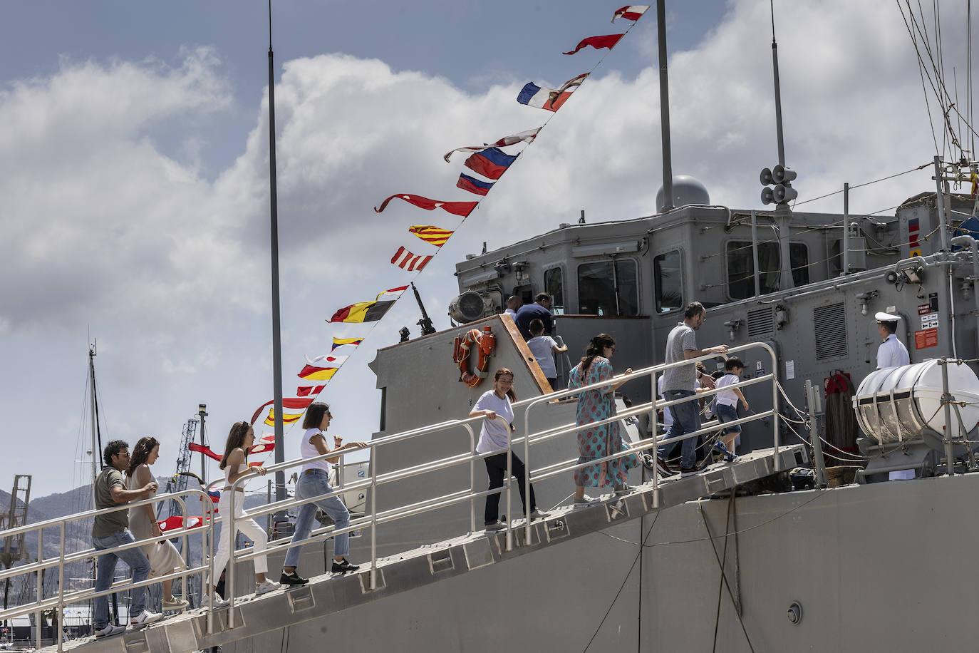 El Día de las Fuerzas Armadas este sábado en Cartagena, en imágenes