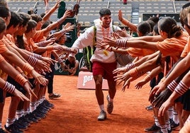 Carlos Alcaraz, el pasado viernes en un acto promocional en la Philippe Chatrier, pista principal de Roland Garros.