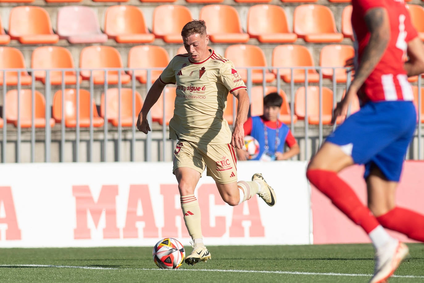 La derrota del Real Murcia frente al Atleti B, en imágenes