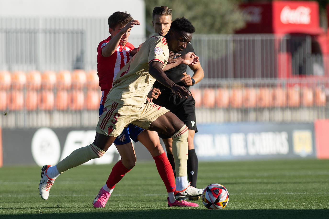 La derrota del Real Murcia frente al Atleti B, en imágenes