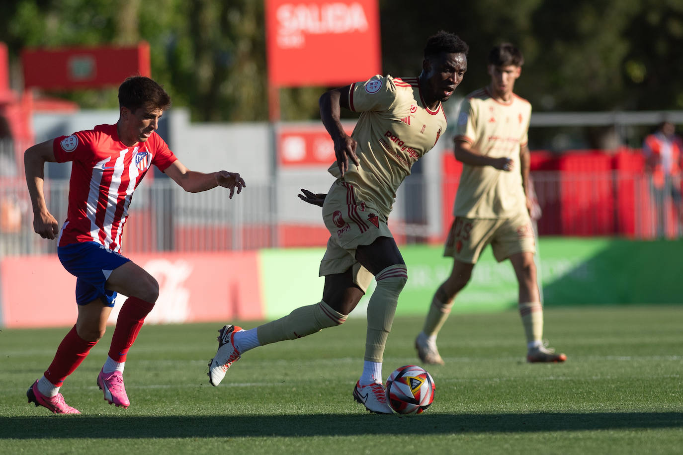 La derrota del Real Murcia frente al Atleti B, en imágenes