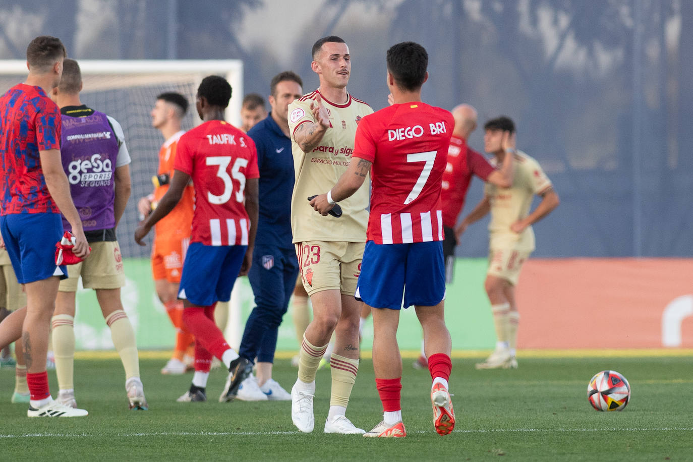 La derrota del Real Murcia frente al Atleti B, en imágenes