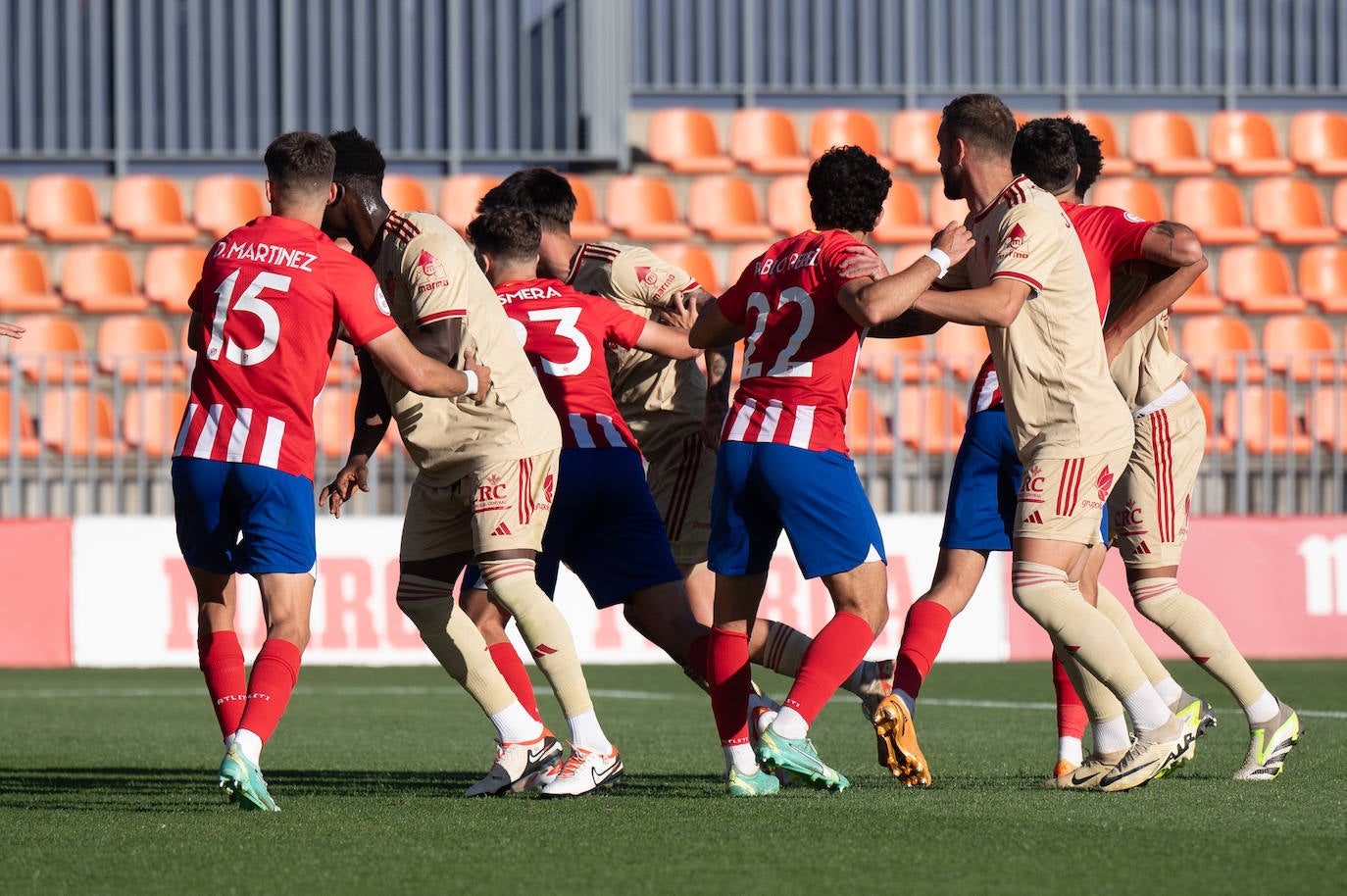 La derrota del Real Murcia frente al Atleti B, en imágenes