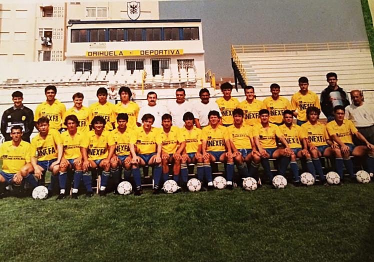 Plantilla del Orihuela Deportiva (1990-91) que ganó a los tres equipos vascos que visitaron Los Arcos en Segunda.