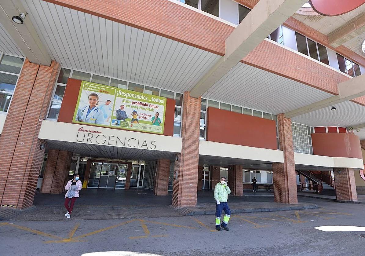 Entrada a Urgencias del hospital Virgen de la Arrixaca, en una imagen de archivo.