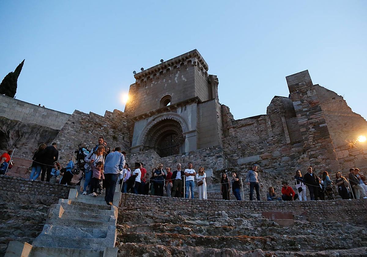 Imagen de archivo de una visita nocturna al Teatro Romano.
