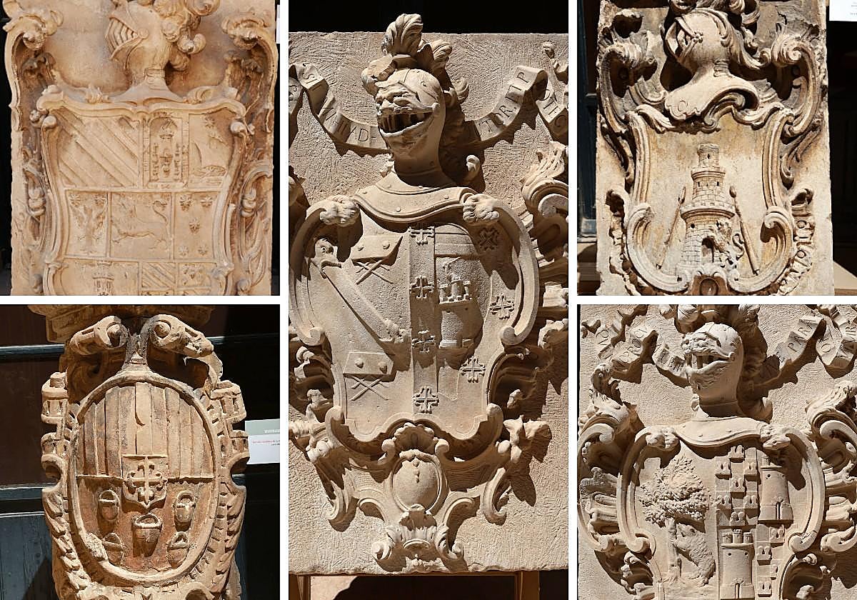 Cinco de los dieciocho escudos heráldicos restaurados que se exponen en el patio del Museo Arqueológico de Murcia y que estarán disponibles en 3D cuando el Ayuntamiento complete la primera fase del proyecto de digitalización.