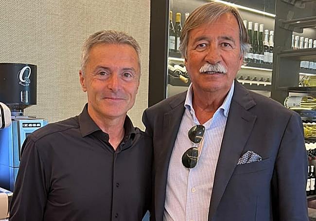 Fran Escribá (entrenador) con Pedreño (exentrenador, consejero del Real Murcia).