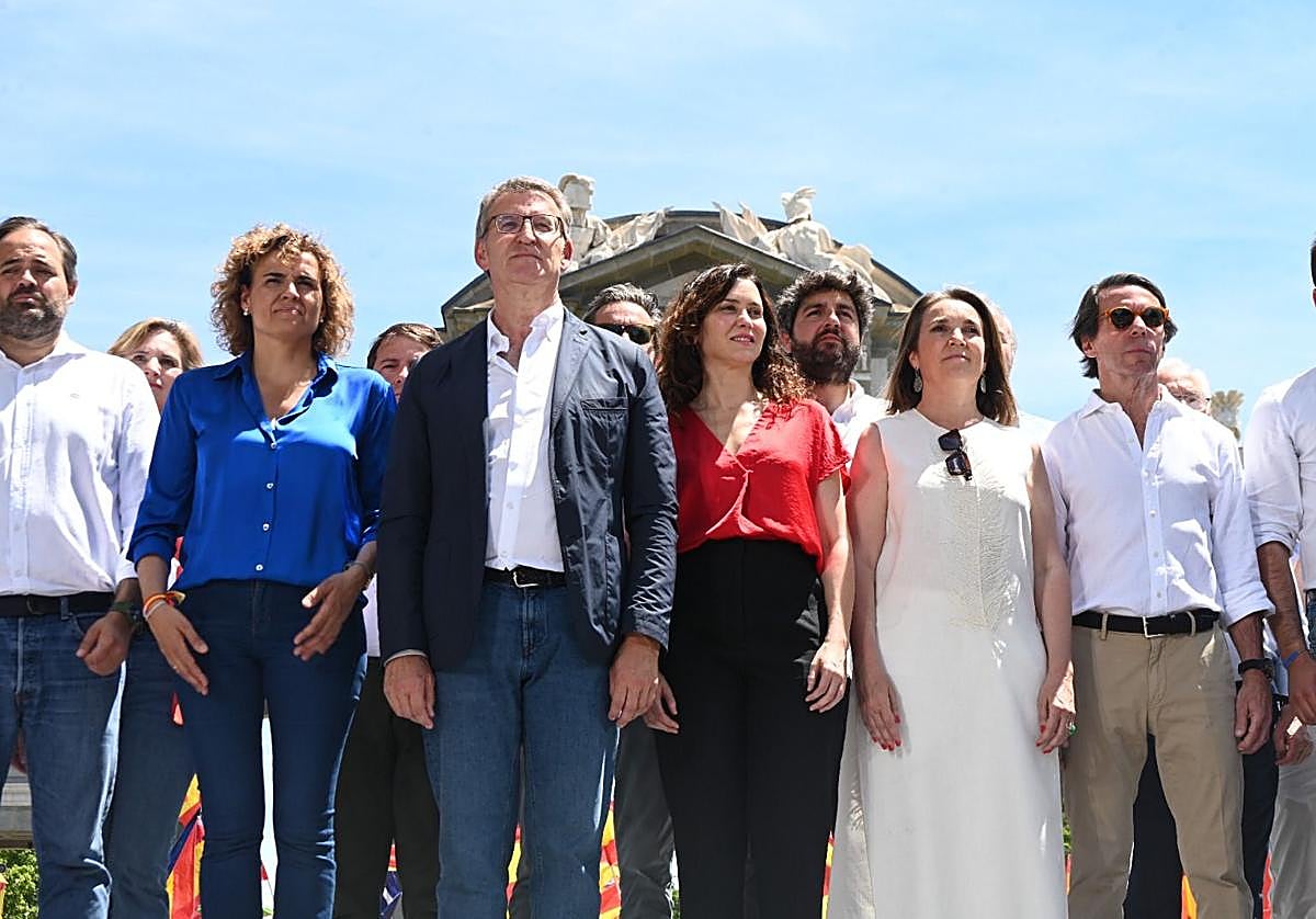 López Miras, junto a otros destacados miembros del PP, este domingo en la manifestación de Madrid.