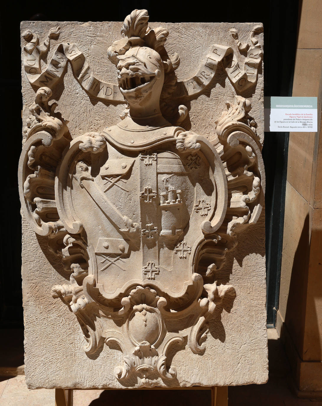 Escudo heráldico de la Familia Elgueta Vigil de Quiñones procedente del Palacio desaparecido de los Elgueta en la Calle de la Merced, Murcia. 