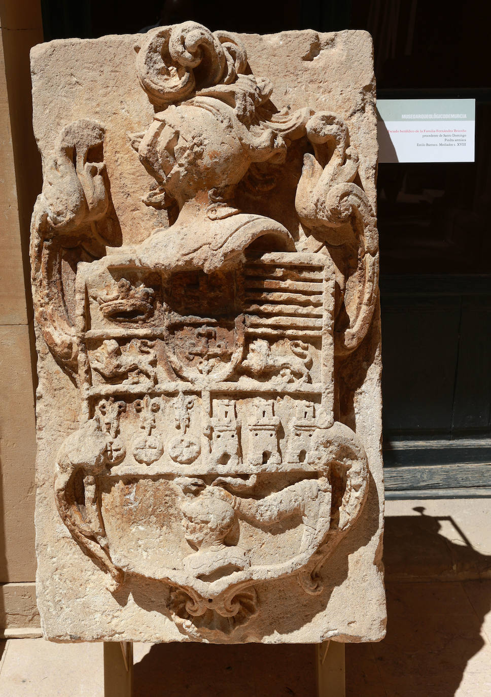 Escudo heráldico de la Familia Fernández Briceño procedente de Santo Domingo.