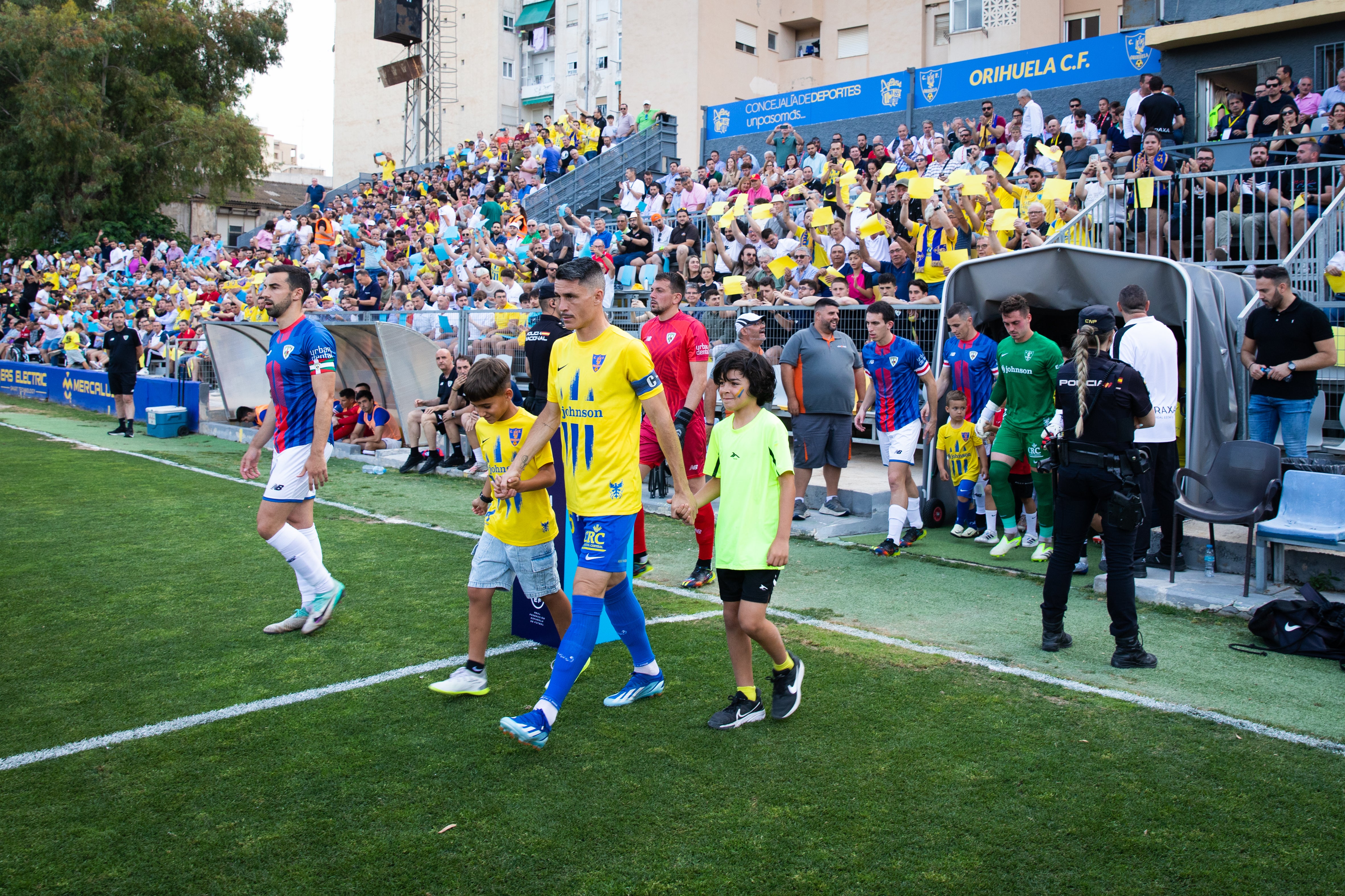 Las imágenes del partido entre el Orihuela y el Barakaldo en Los Arcos