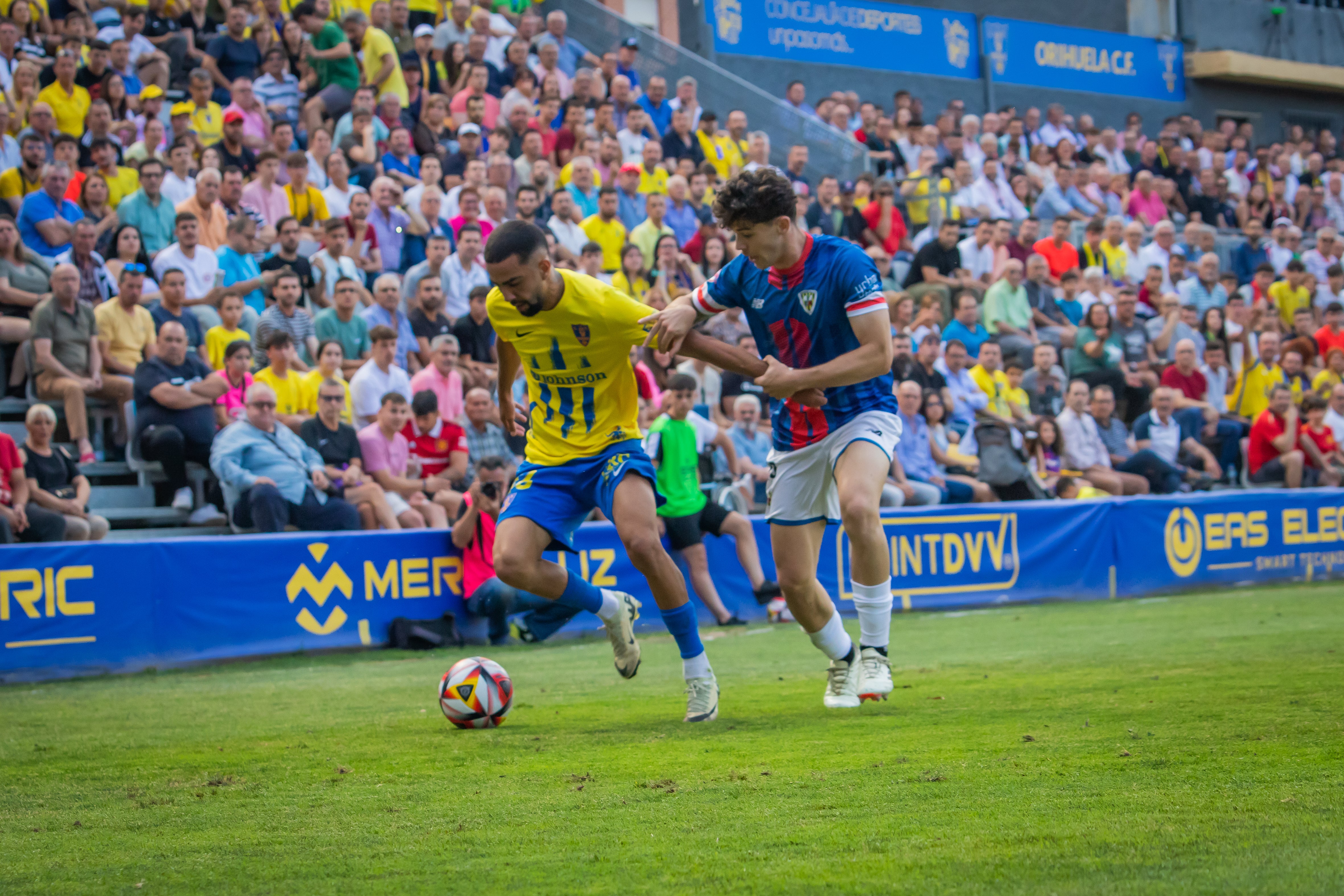 Las imágenes del partido entre el Orihuela y el Barakaldo en Los Arcos