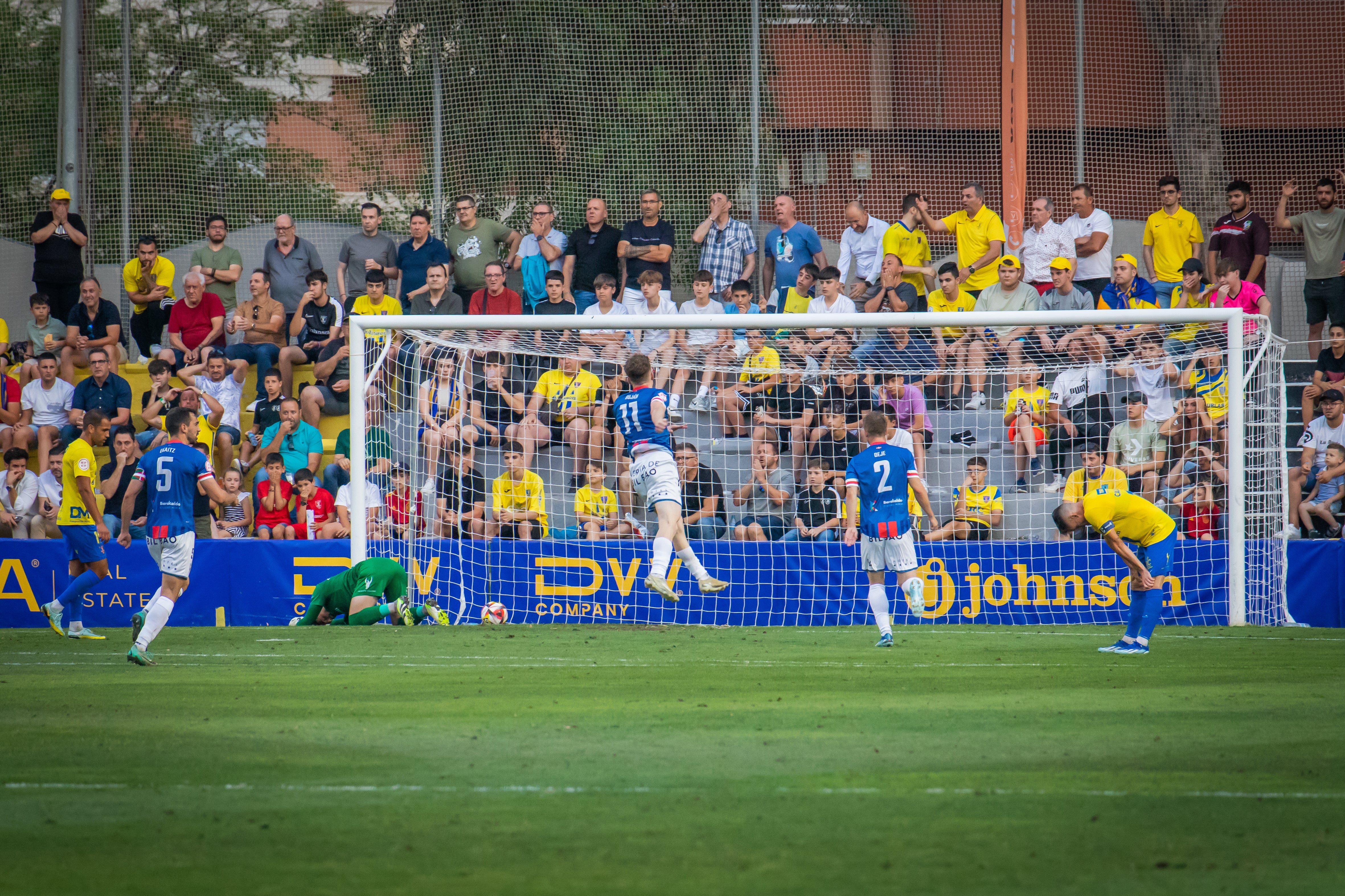 Las imágenes del partido entre el Orihuela y el Barakaldo en Los Arcos