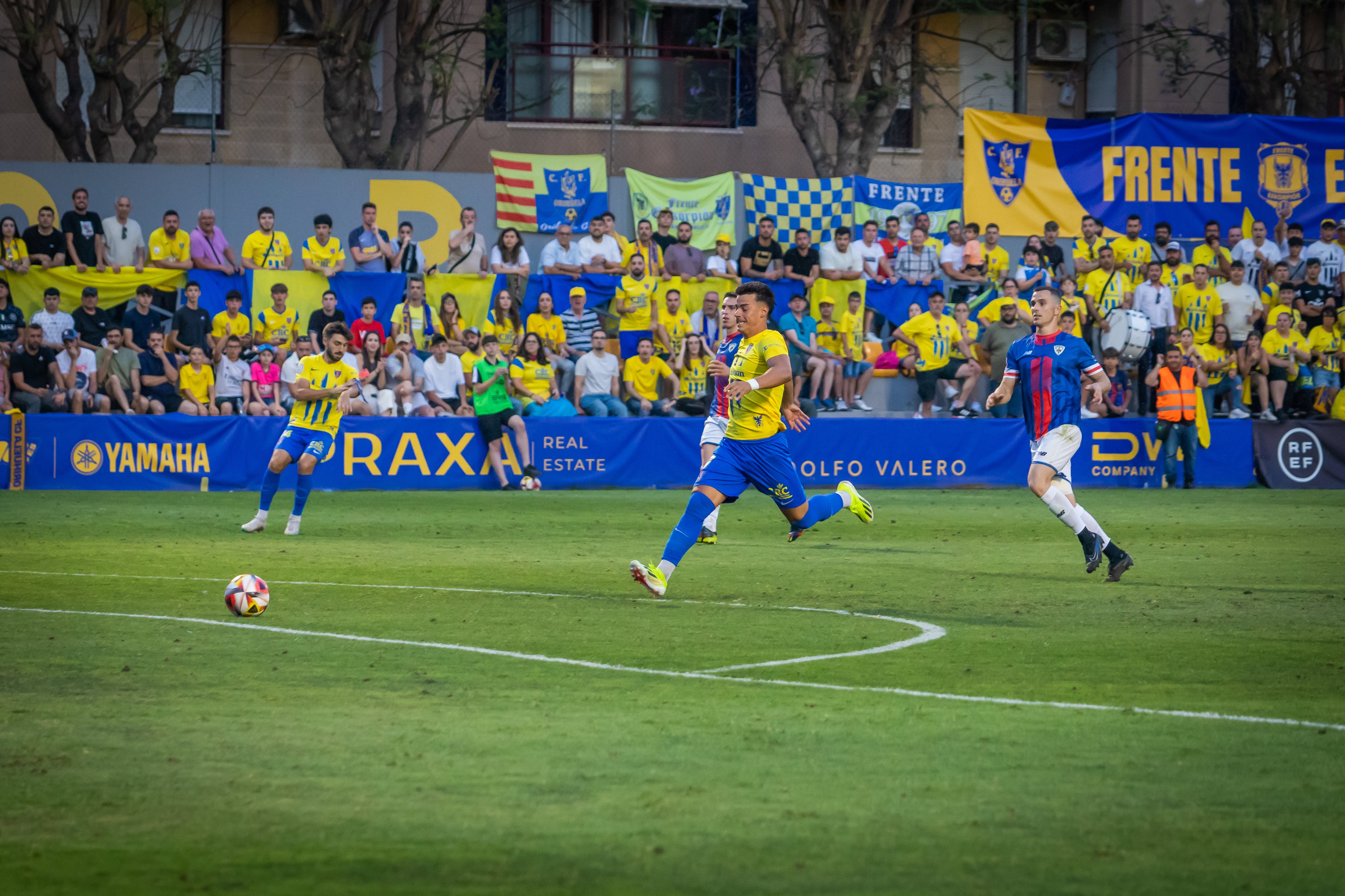 Las imágenes del partido entre el Orihuela y el Barakaldo en Los Arcos