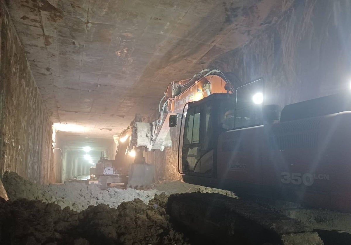 Las excavadoras realizan el calado del túnel en la zona de Barriomar.