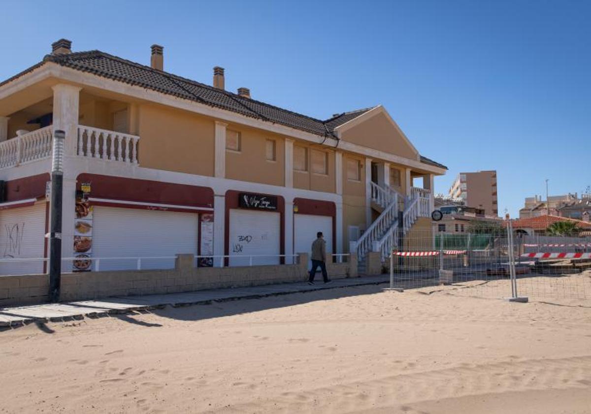 Las obras de la senda peatonal de La Mata, en la imagen del pasado marzo.