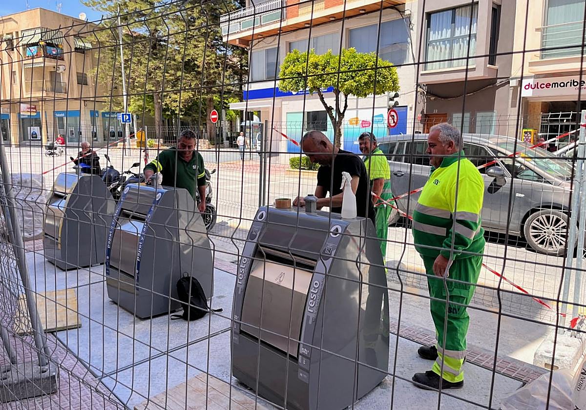 Empleados de STV Gestión finalizan la instalación de Juan Carlos I.