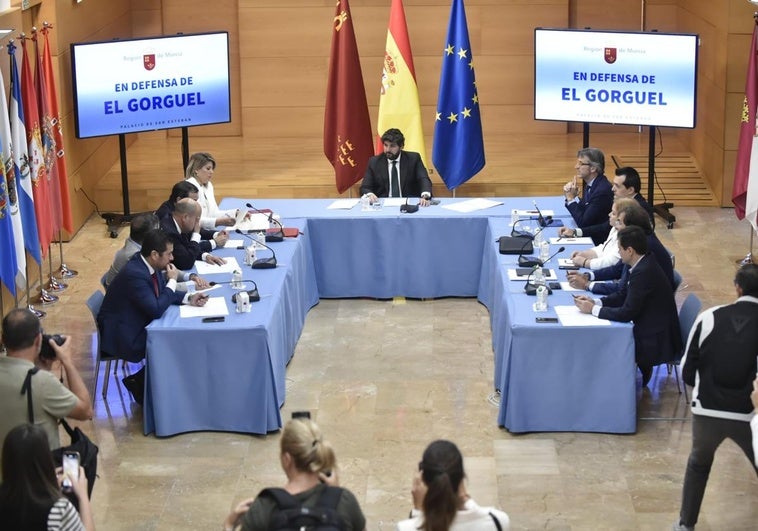 Reunión de la Comunidad, Ayuntamiento de Cartagena, Autoridad Portuaria y empresarios, este miércoles.