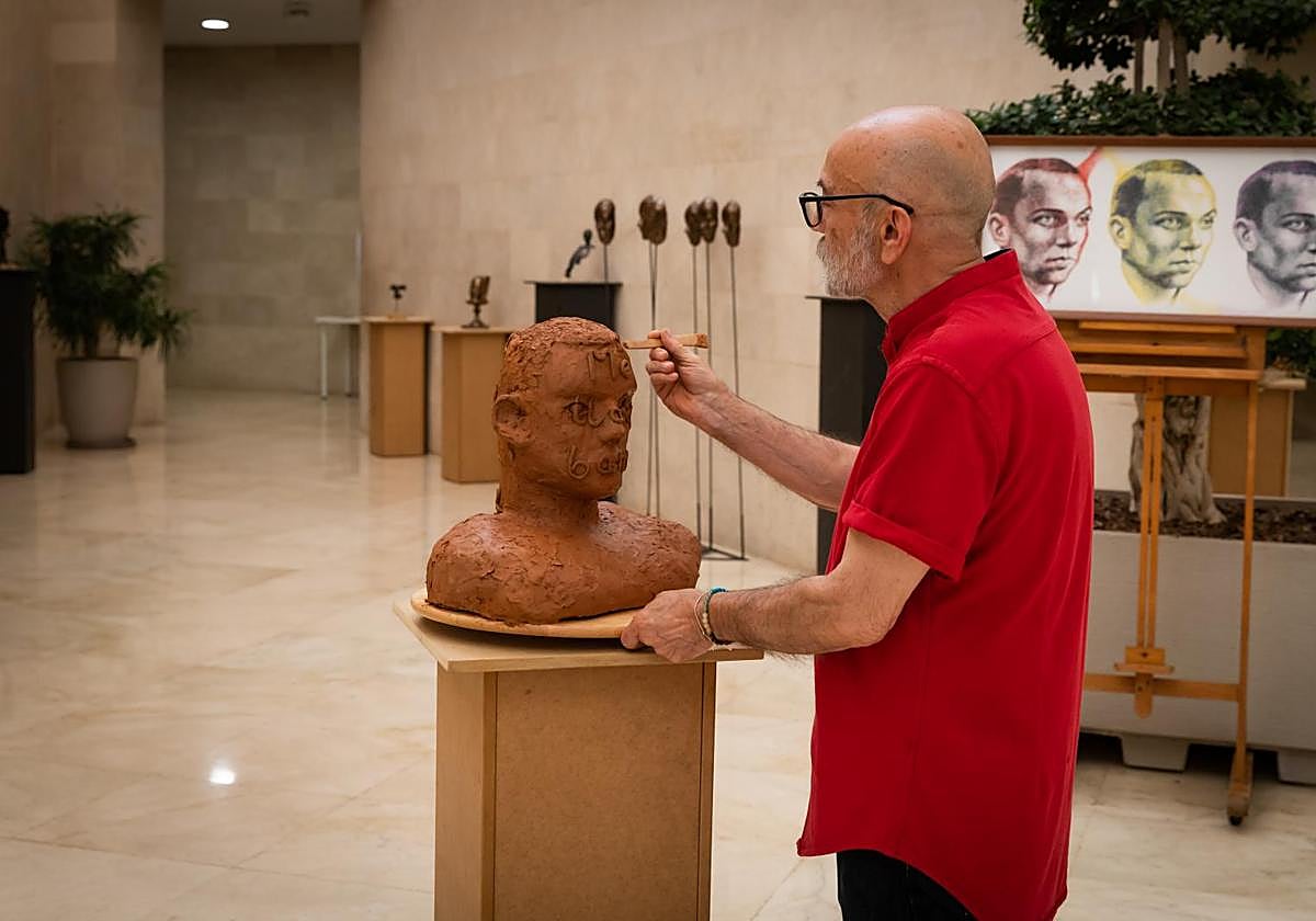 La exposición de esculturas sobre Miguel Hernández, en imágenes