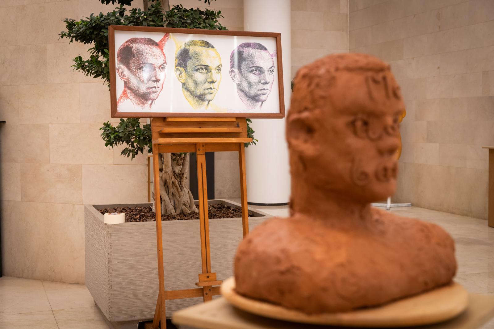 La exposición de esculturas sobre Miguel Hernández, en imágenes