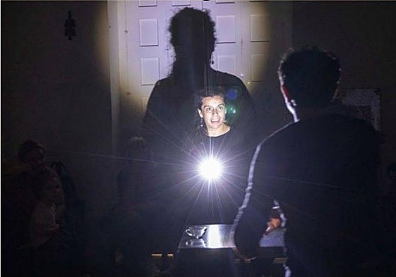 El doble estreno de Teatro Pequeño: luces y sombras y canto a capella