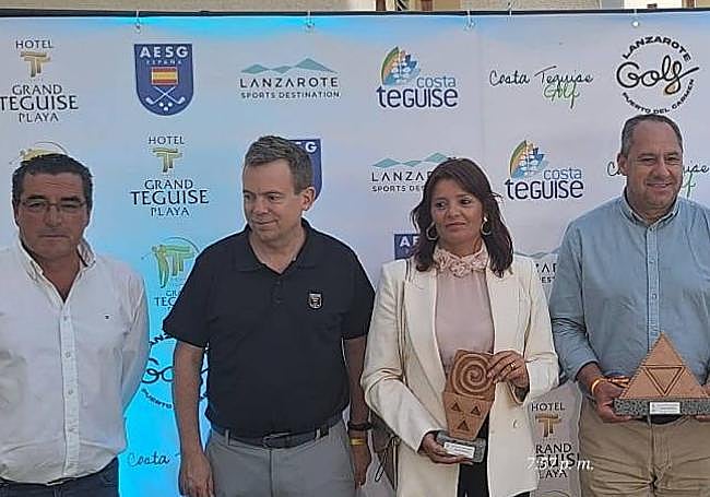 Las autoridades presentes en la presentación oficial de la III Copa de Medios by Grand Teguise Playa.