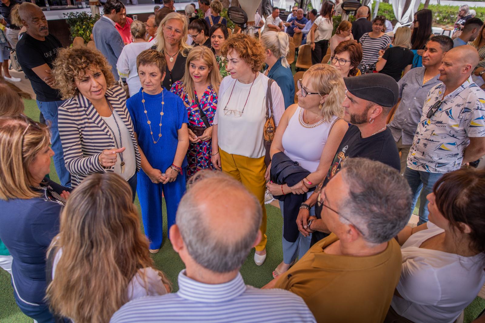 La visita de Dolors Montserrat a Torrevieja, en imágenes