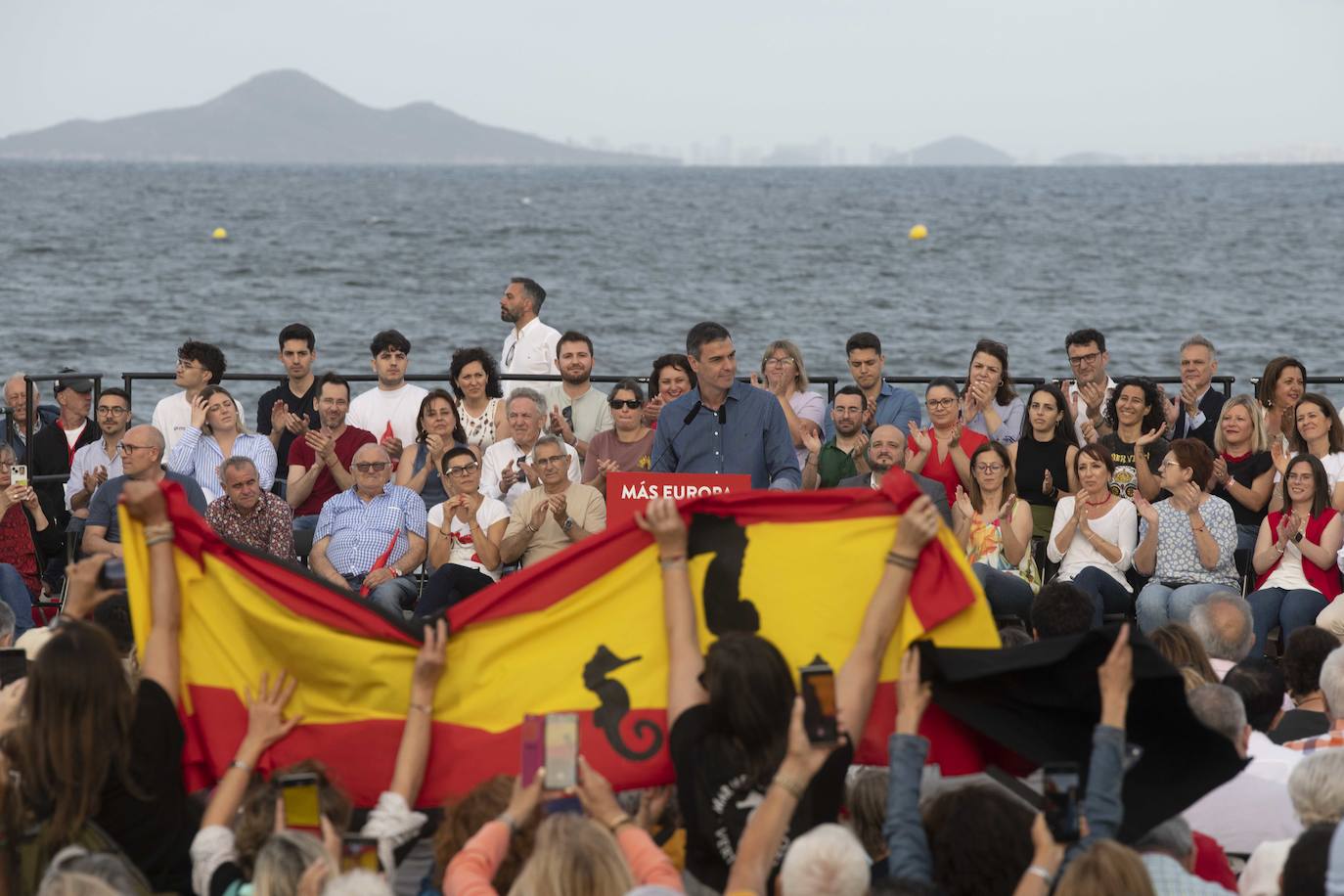La visita de Pedro Sánchez a Los Alcázares, en imágenes