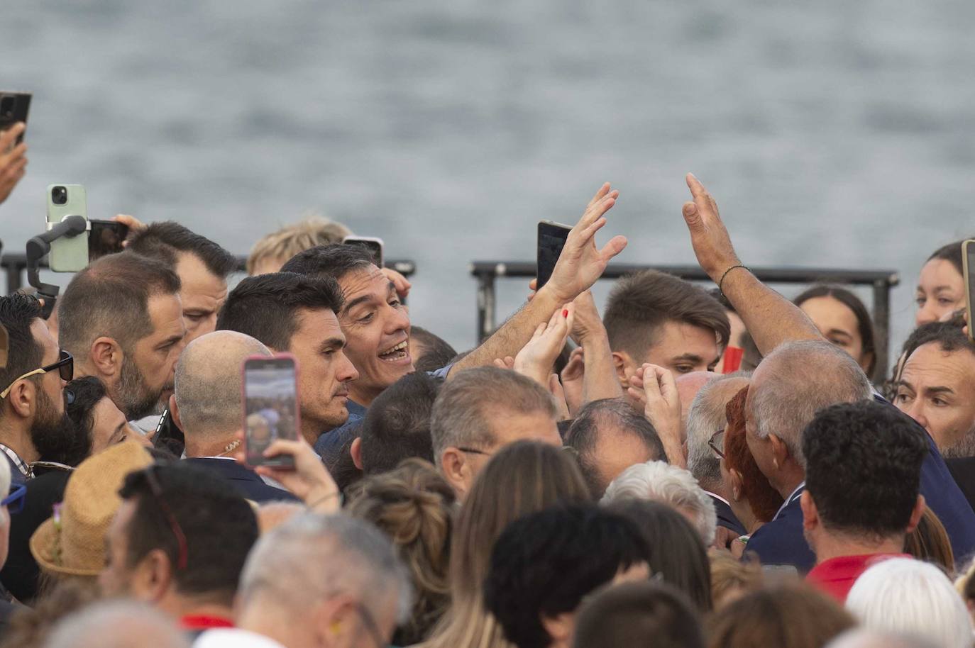 La visita de Pedro Sánchez a Los Alcázares, en imágenes