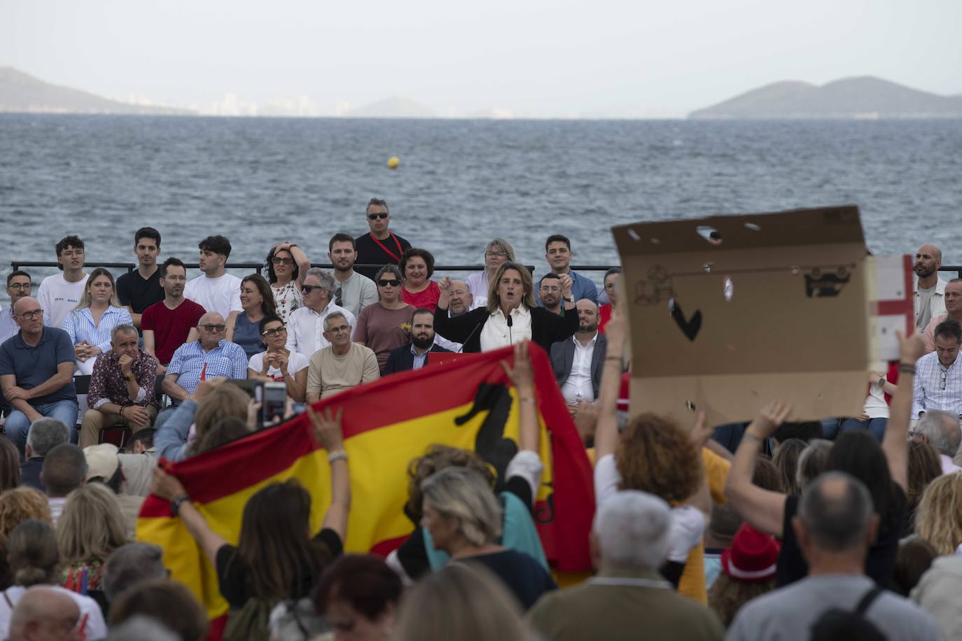 La visita de Pedro Sánchez a Los Alcázares, en imágenes
