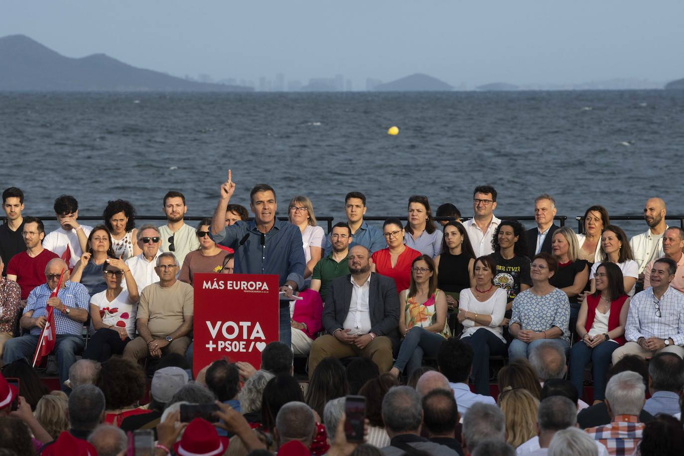 La visita de Pedro Sánchez a Los Alcázares, en imágenes