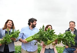 López Miras, junto a Carmen Crespo (i), este sábado en Totana.