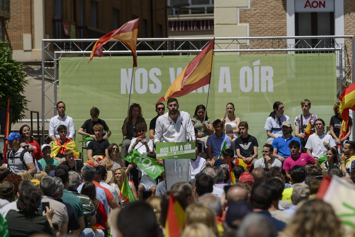 El acto electoral de Vox con Abascal y Buxadé en Murcia, en imágenes