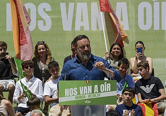 El acto electoral de Vox con Abascal y Buxadé en Murcia, en imágenes
