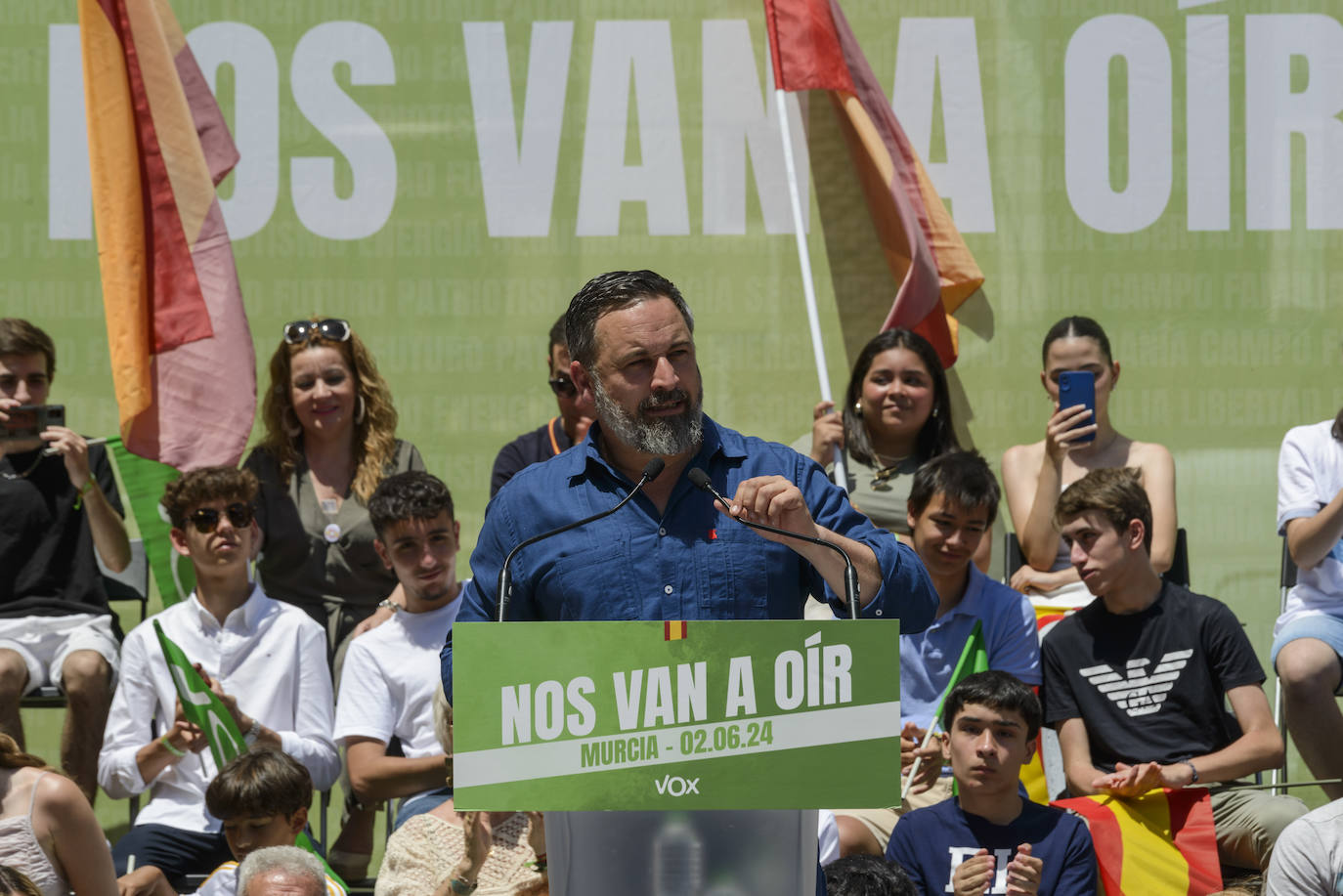 El acto electoral de Vox con Abascal y Buxadé en Murcia, en imágenes