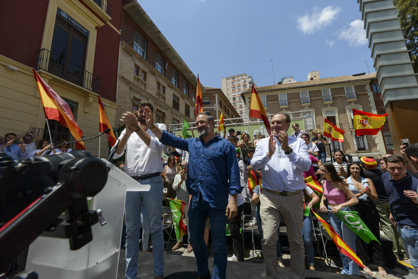 El acto electoral de Vox con Abascal y Buxadé en Murcia, en imágenes