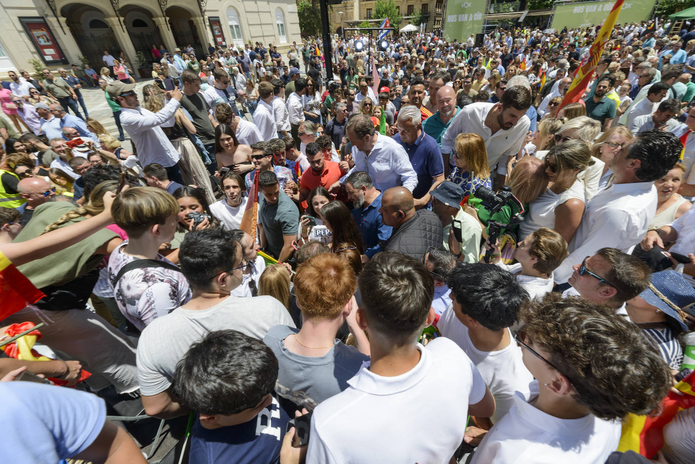 El acto electoral de Vox con Abascal y Buxadé en Murcia, en imágenes